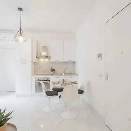Luce By Rent Apartment Como